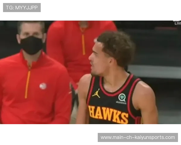 蒋圣龙底线处抢断后发动长传,申花反击极具威胁